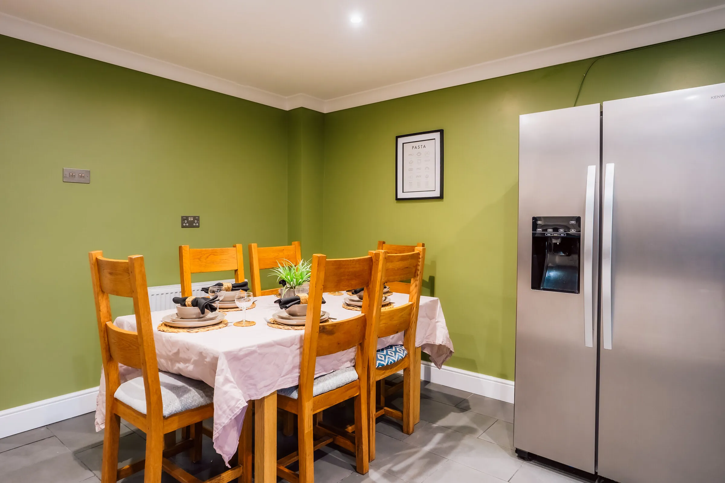 The dining area at Dalmarnock Stay