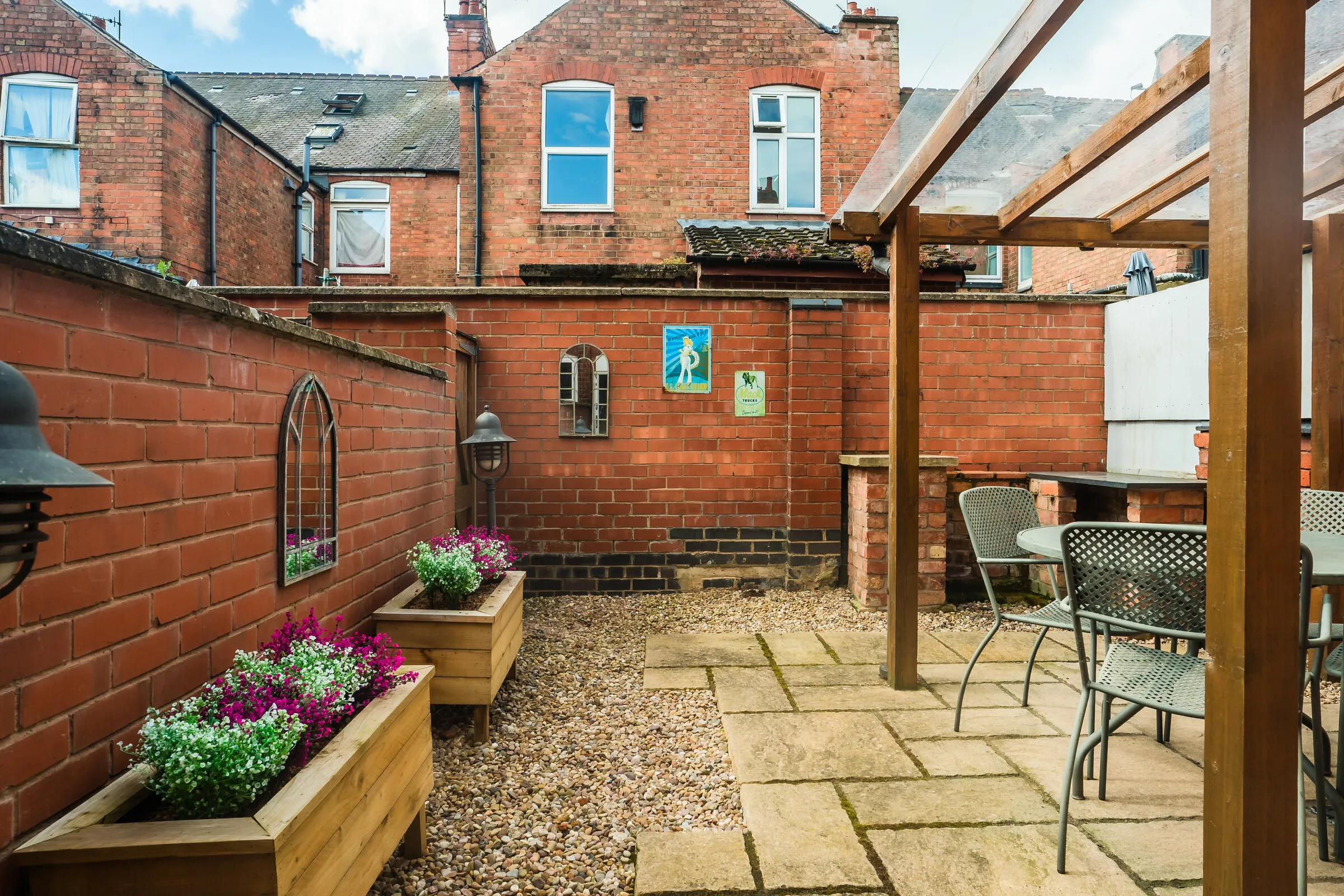 The covered courtyard garden at Paton Street Stay
